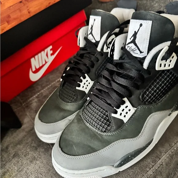 Jordan Men's Black and White Sneakers - Picture 2 of 5